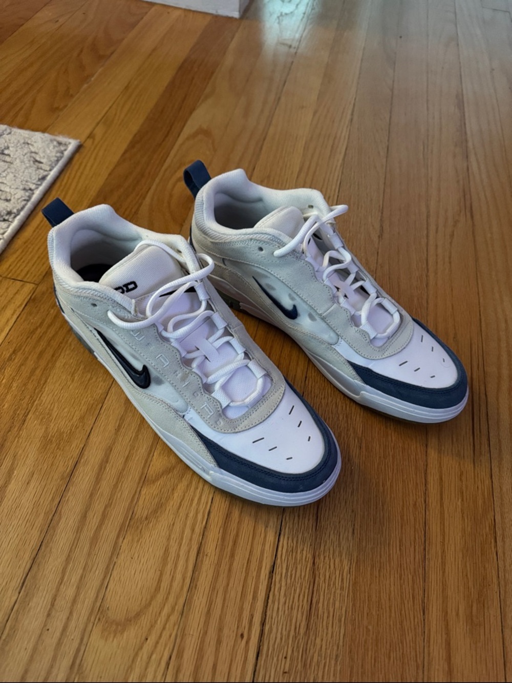 Nike Men's White and Navy Low-Top Sneakers with Black Swoosh